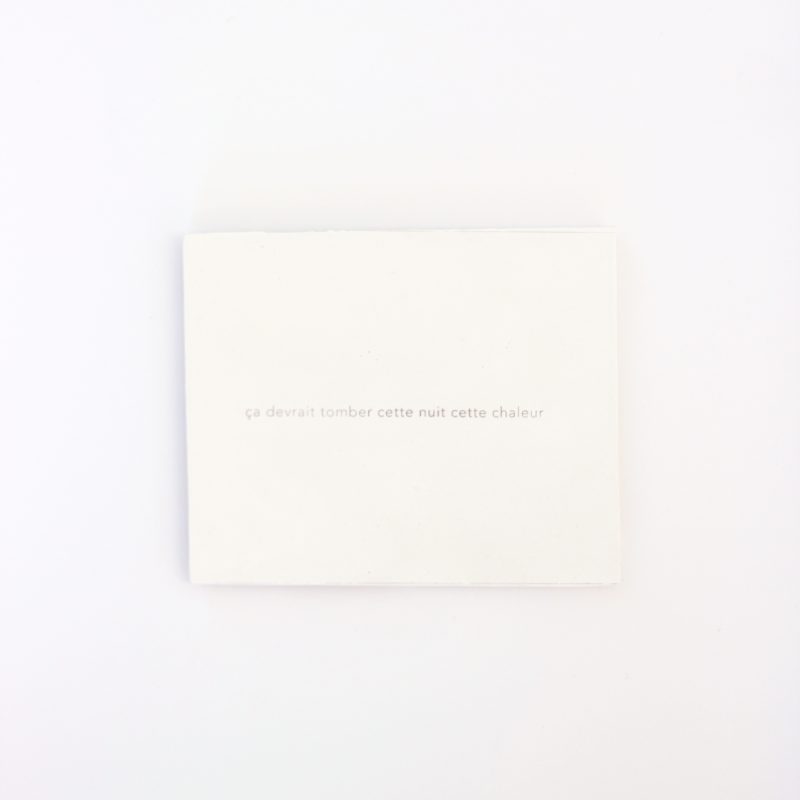 J’avais l’impression de fabriquer des mains pour cette inquiétude, mais, adossée au panorama de la lumière, elle est devenue un ciel traversé par toutes choses. 11/32